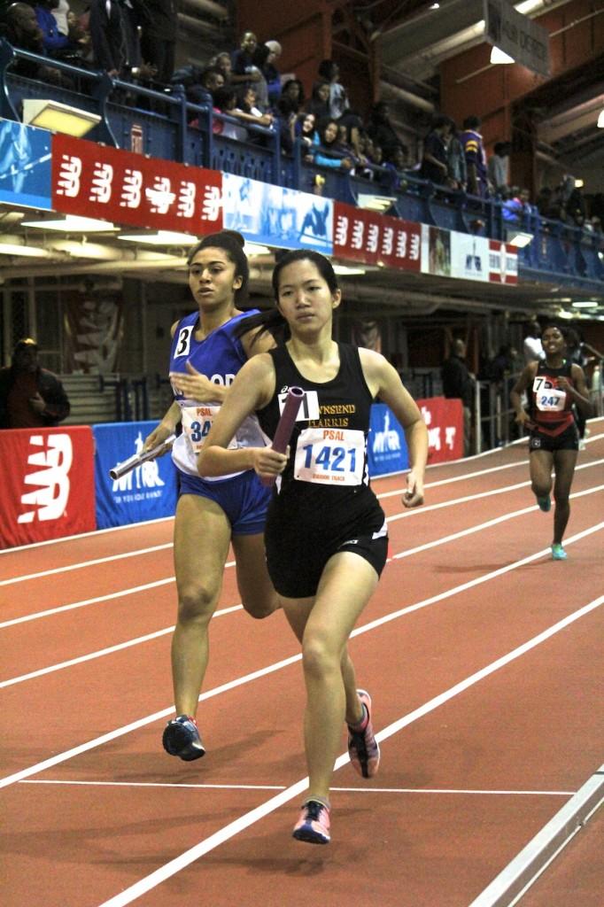 Junior Elaine Li sprints past competitors. Photo Credit: Yash Sharma